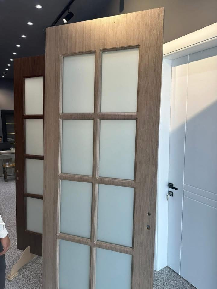 تنفيذ الأبواب الداخلية بمعايير تفوق التوقّع، دقّة في التفاصيل، وأناقة في التصميم ✨
‏لأن كل باب نصمّمه، يحمل بصمة جودة تميّزنا.
‏
‏للتواصل:***********
‏يتوفر جميع المديلات والقياسات 
عنوانه كوت زين القوس شارع الجوبه
