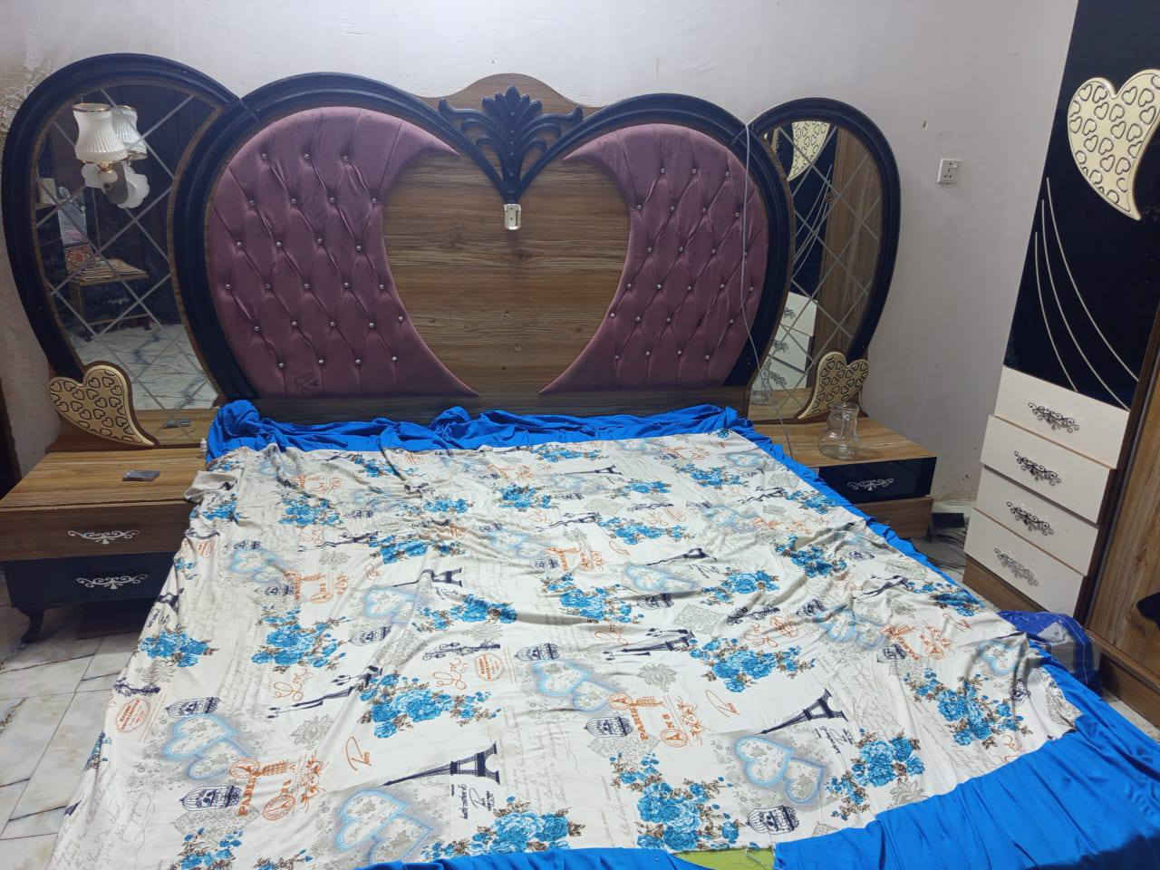 السلام عليكم: 
غرفة اخشاب جديدة بيع مستعجل سعرها 500 وبيها مجال قليل عنوان الغرفه ناحية نفر رقم تلفون   0781 252 7475
