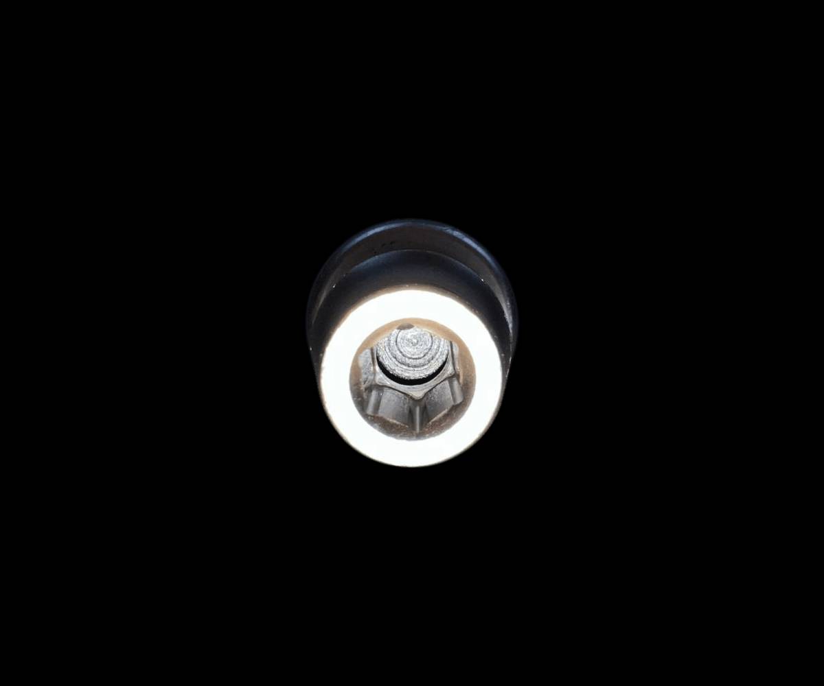 طقم مفك صدمات معدني ثقيل 13 قطعة من WADFOW

الاستخدامات

مخصصة لفك وشد البراغي الصدئة أو العالقة بقوة.

مثالية للاستخدام في الورش الصناعية، وصيانة السيارات، والأعمال الميكانيكية الثقيلة.

يمكن استخدامها مع المطرقة لتوليد عزم دوران قوي دون تلف البرغي.

مناسبة للاستخدام المنزلي والمهني على حد سواء.

المميزات

تصميم معدني قوي بالكامل لتحمل الصدمات والاستخدام الطويل.

مقبض مانع للانزلاق يمنح تحكمًا أفضل أثناء الطرق.

آلية عكس الاتجاه (يمينيسار) لتسهيل الفك والربط.

رؤوس متعددة من نوع PH وSL وHEX لتغطية مختلف الاحتياجات.

مصنوعة من فولاذ عالي الكربون CR-V المقاوم للتآكل والصدأ.

تأتي داخل صندوق بلاستيكي متين يسهل حملها وتخزينها بأمان.

محتويات الصندوق

1 مفك صدمات معدني ثقيل.

12 رأس تبديل متنوعة تشمل:

- رؤوس مستقيمة (SL5، SL6، SL8، SL9).
- رؤوس فيليبس (PH1، PH2، PH3، PH4).
- رؤوس سداسية (H2، H4، H6، H8).

علبة تخزين بلاستيكية صلبة.

الملاحظات

الأداة تعمل عند الطرق بالمطرقة على المقبض لتوليد عزم دوران فوري.

مناسبة للتعامل مع البراغي العالقة أو المتضررة.

ينصح باستخدامها مع مطرقة معدنية لتحقيق أفضل أداء.

قياس العلبة: الطول 20 سم × العرض 10 سم × الارتفاع 5 سم.