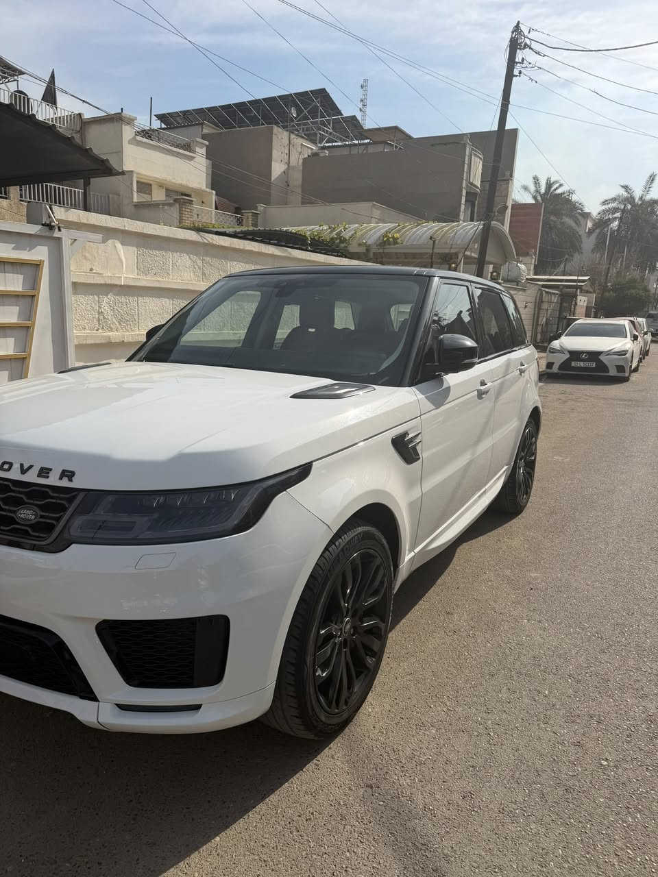 رانج 2019 خليجي وكالة سردار )
مواصفات السيارة فول
1.محرك 6 سلندر سوبر جارج 
2.ناقل حركة 8 سرع 
3.اربعة انضمة قيادة 
4.داخل احمر جديد 
5.جكات تعلي وتنصي سيارة 
6.تدليك كشنات 
7. كشنات تدفئة تبريد 
8.سيارة ماشية 62 الف mi
9.تفتيح عند القتراب بصمة 5 ابواب 
10. سستم سماعات  ⁠MERIDIAN
11. ⁠شاشات ثنين تحكم دشبول + انضمة القيادة وشاشة مسجل 
12. ⁠زر التحكم تعلي وتنصي وتغير نضام السياقة 
14. ⁠كير محرك ادامة ودهن بل شركة فقط
15. ⁠داخل سيارة مطعم بل كابربون فايبر 
سعر  425 ورقة بيع فقط 
بارد شبر بباب السائق فقط
للاستفسار ***********
