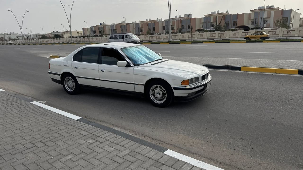 ‏سلام عليكم بسم الله الرحمن الرحيم 
البيع 730اصل مديل 95رقم بغداد سنويه لل 27
مكينه وكير كفاله كير تمساح 
صبغ قطعتين 
فتحه 3طكات 
صندوك شفط 
فول ارباك 
كشنات كهرباء 16حركه 
تخم تاير باتري جديد 
قبل سرعه 
تحكم ستيرن تبريد تدفئه 
شاشه 
‏كهربائيات ع وضع شركه كلشي بيه شغل 
حديده جديده 
عالي ناصي زنوب اصلي شرط
￼￼سياره خير من الله 
سعر 110بيه مجال بعد بيه موصفات واجد 
مكان سياره بصره 
تصل وبخدمتك ‭0783 820 9024‬
