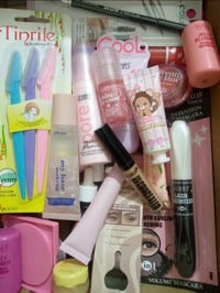 مكياج • ٤٠ قطعة • توصيل مجاني