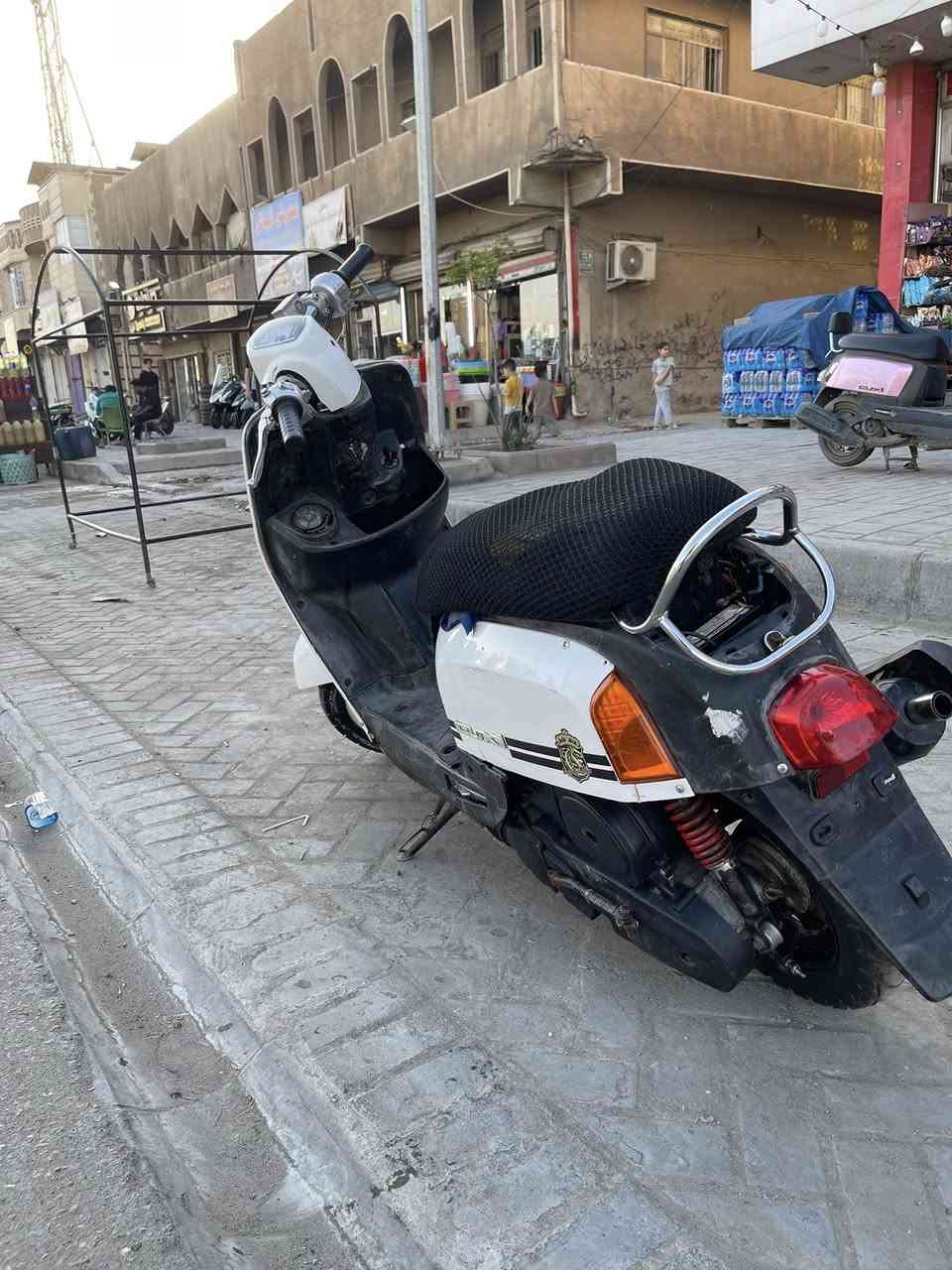 سلام عليكم دراجه بوليس البيع بيه صوت اكلجات او دبلات اماميه تعبنات شويه مكينه حلوه شلعه بوشه ٥٥دراجه حله من الصور مكاني مدينه الصدر السعر ٣٧٥او بيه مجال رقم التصال ***********
