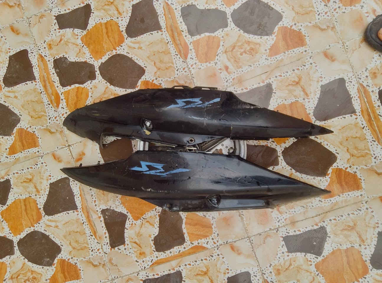 صفاحيات اصليات ختم داخلي ب10الف 
ستانه رياضي ب4الف 
مرايات علامه النصر 4الف 
عمبار بريك اصلي مو تجاري ب5الف
ويل نجمه بلادي اصلي ويا صينيه رياضي بلاديات مو تجاري 
سعر :٤٠
كاسحه مال ايراني:5الف 
خرطوم وكازكيت ب4
رقم الهاتف ***********بي وتساب
