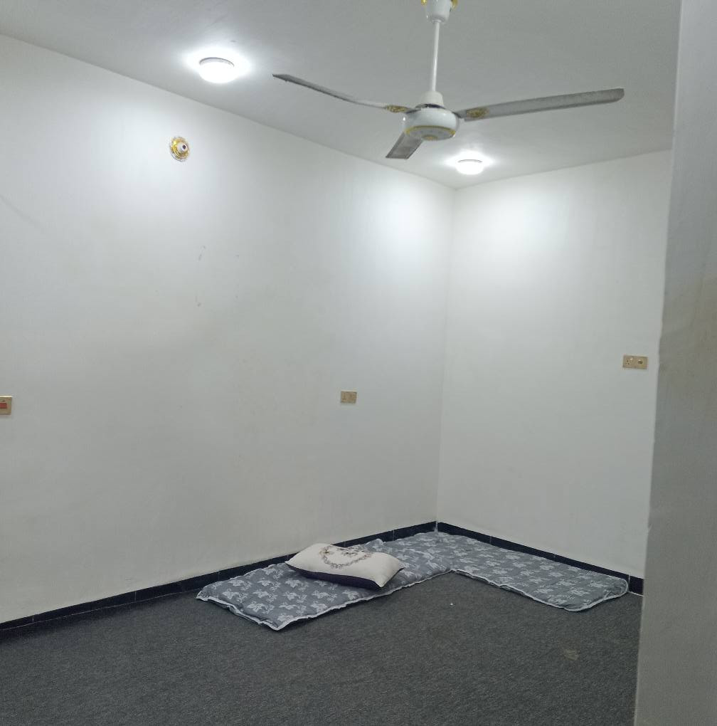 ١٠٠متر مربعه استقبال ومطبخ وحمامات داخليه وخارجيه وغرفه وحديقه نظام تركي طابوك صب كونكريت ***********اتساب السعر ٣٠ العنوان نجف الاشرف مقابيل قريه القدير عمود ٢٨٢مقابل مكتب التساهل العقار ***********اتساب النجف, العراق
