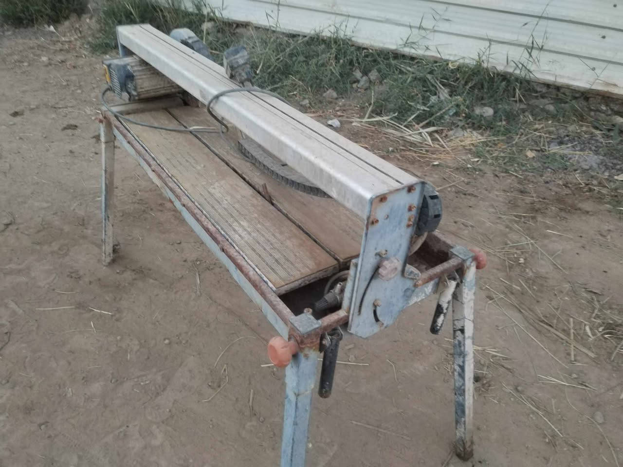 السلام عليكم ورحمة الله وبركاته عندي كتر لقطغ  مرمر و كرانيت و بورسلين سعره 125 لتواصل ***********
