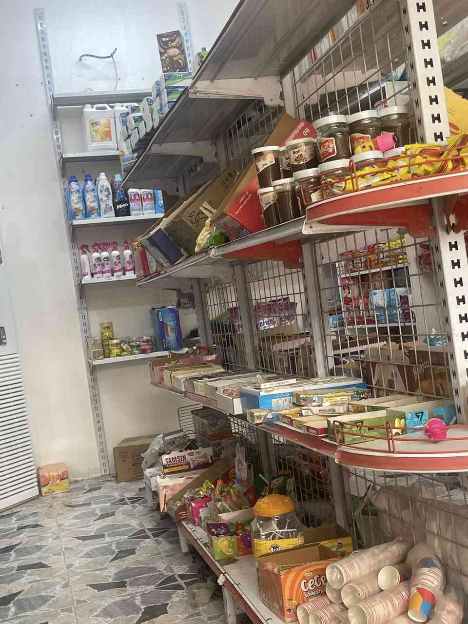 تصفية محل كامل للبيع يحتوي 5 برادات وثنين مجمدات وسبلت كنتوري وغراض خير من الله بي العنوان الحولي خلف مدينة العاب ضوء القمر ***********
