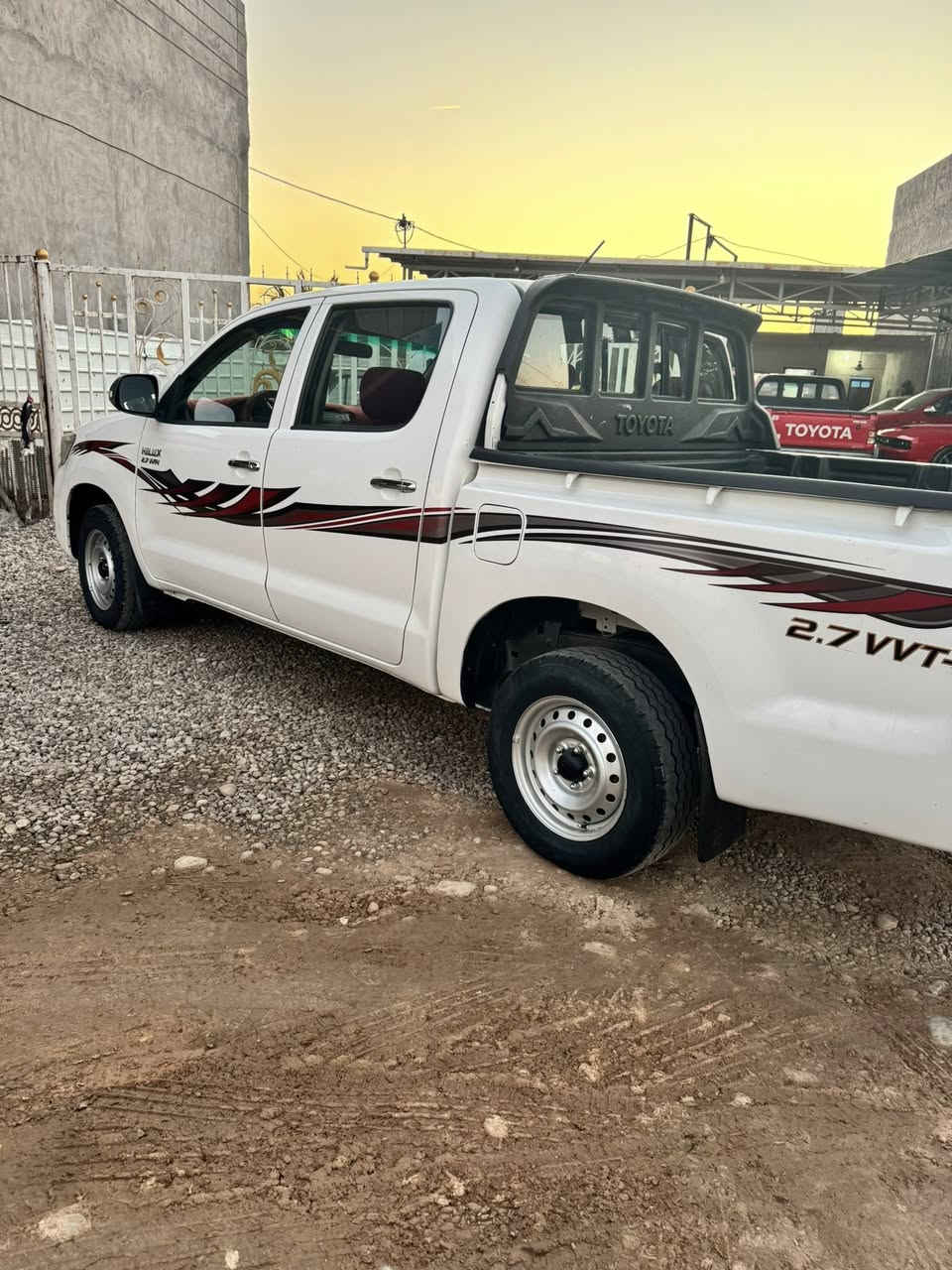 السلام عليكم بيكم ٢٠١٤ كير عادي شاصي ١٢. سياره جديده مكينه مامفتوحه رقم ديالى بيه الصفحه عكس السايق باب مبدله وباب بيه اشويه صبغ السعر ١٧٥$وبيه مجال مكان السياره ديالى الخالص 
***********
