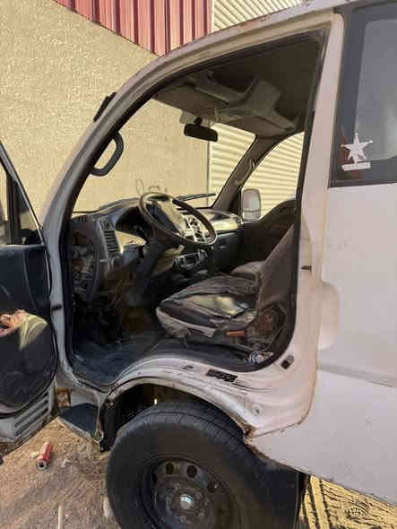 السلام عليكم بنكو2008  رقم بغدادصدامي سنويه منتهيه راعيهه ميت ابيع حالهه حال الأدوات سنويه عاج اتكفلك سرقه وعشائرفقط السياره شغاله محرك كرنفال مكان السياره البصره صناعية حمدان للتواصل ***********السعر50وبيهه مجال
