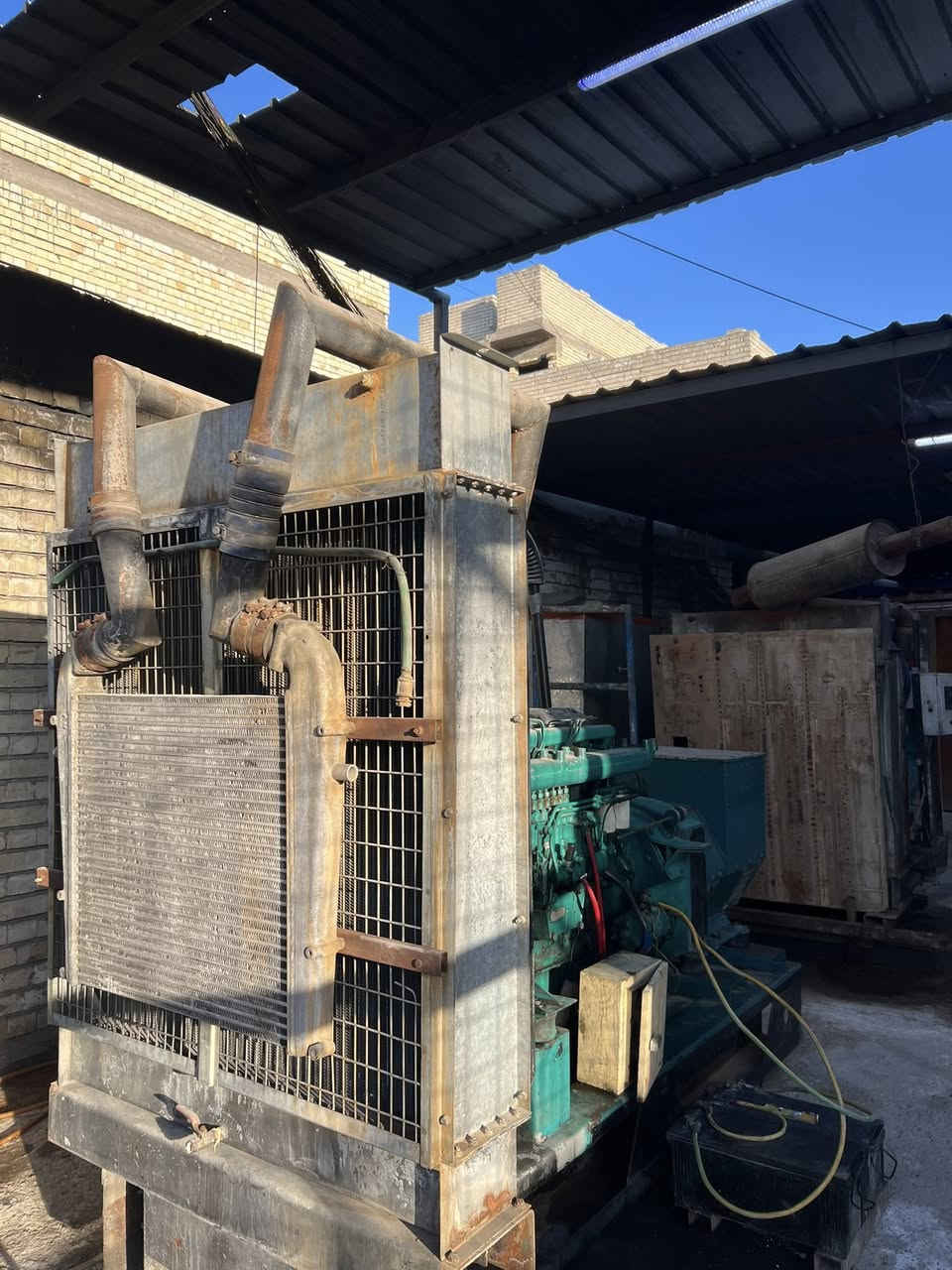 سلام عليكم مكينه دي إس 150 مكينه بيه صوت بس المكينه شغاله راس التوليد نضيف ما ملفوف  سعر 28 وبيه مجال مكاني بغداد البياع رقم ***********
