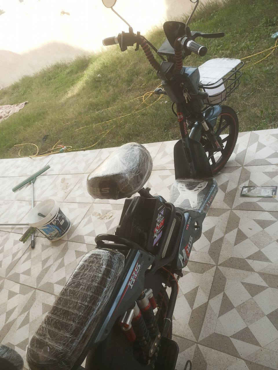 السلام عليكم بيع مستعجيل (دراجة شحن نوع [HIS {2024}]
- 5 بطاريات جديدة 
- تيارات تبديل جديد 
- كهربائيات شغاله 
-ملف 1000w ---60v
-نظام 4 سرع 
- السرعة القصوى 60 حقيقي

السعر :- 300 وبيها مجال بسيط 

المكان :- حي السياسين- قرب مدرسة أقرأ الاهلية 

للأستفسار :- *********** واتساب
