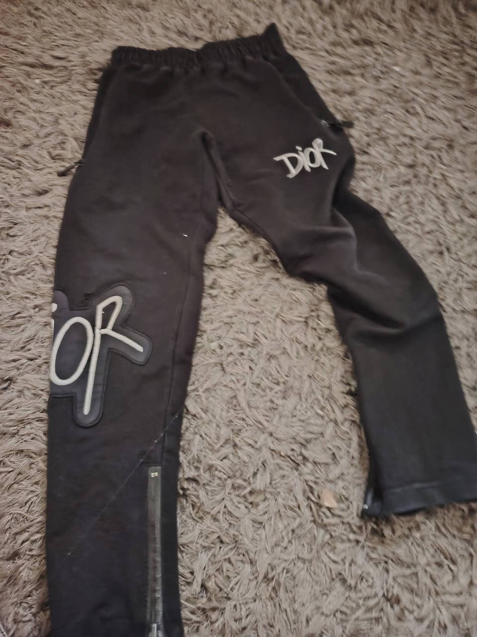 عندي 43 قطعه شي ان من ضمنهن احذيه و تراكسوداد ب 45 الف للحجز والاستفسار التواصل على الرقم واتس اب *********** تحياتي للجميع
