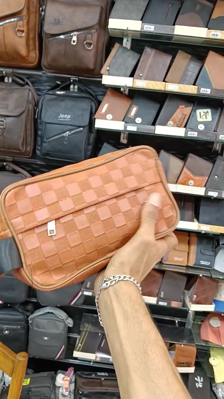 شنط يد ماركات 
خصم 50% لاي. حد يعمل لايك وفولو وشير


**إذا كنت صاحب هذا الإعلان وتريد حذفه لأي سبب، رجاءا أرسل رسالة إلى الدعم الفني**