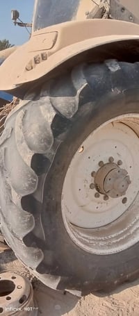 للبيع تاير نيهولند  للستفسار 07519080184/07804421174