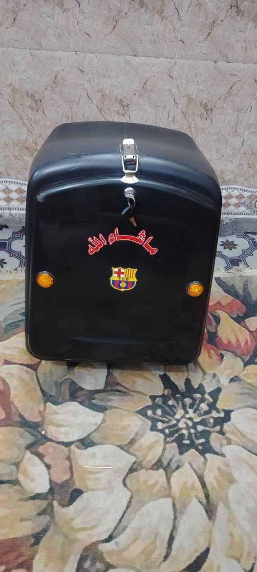 صندوك دلفري للبيع كامل هوة وغراضة بعدة جديد سعرة 30 قفل بدون عملة مكان بغداد الامين الثانية ***********
