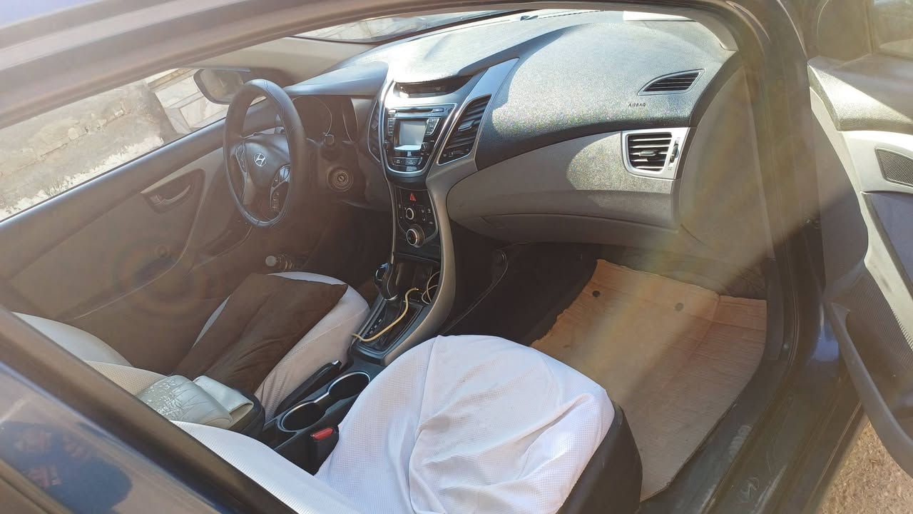 السلام عليكم الانتره للبيع موديل 2016  وارد امريكي ضررها موضح في الصور سونار ضربة واحد في الجاملغ الايمن وباب السكن  سيارة مال بيت عنوان بغداد السعر محرك مبدل بي كور جديد تبريد ثلج 
 105 $  للاستفسار الاتصال على الرقم ابو انس *********** اتصال
الخط الثاني فقط واتساب 
*********** واتساب فقط مكان السيارة بسماية او المدائن
