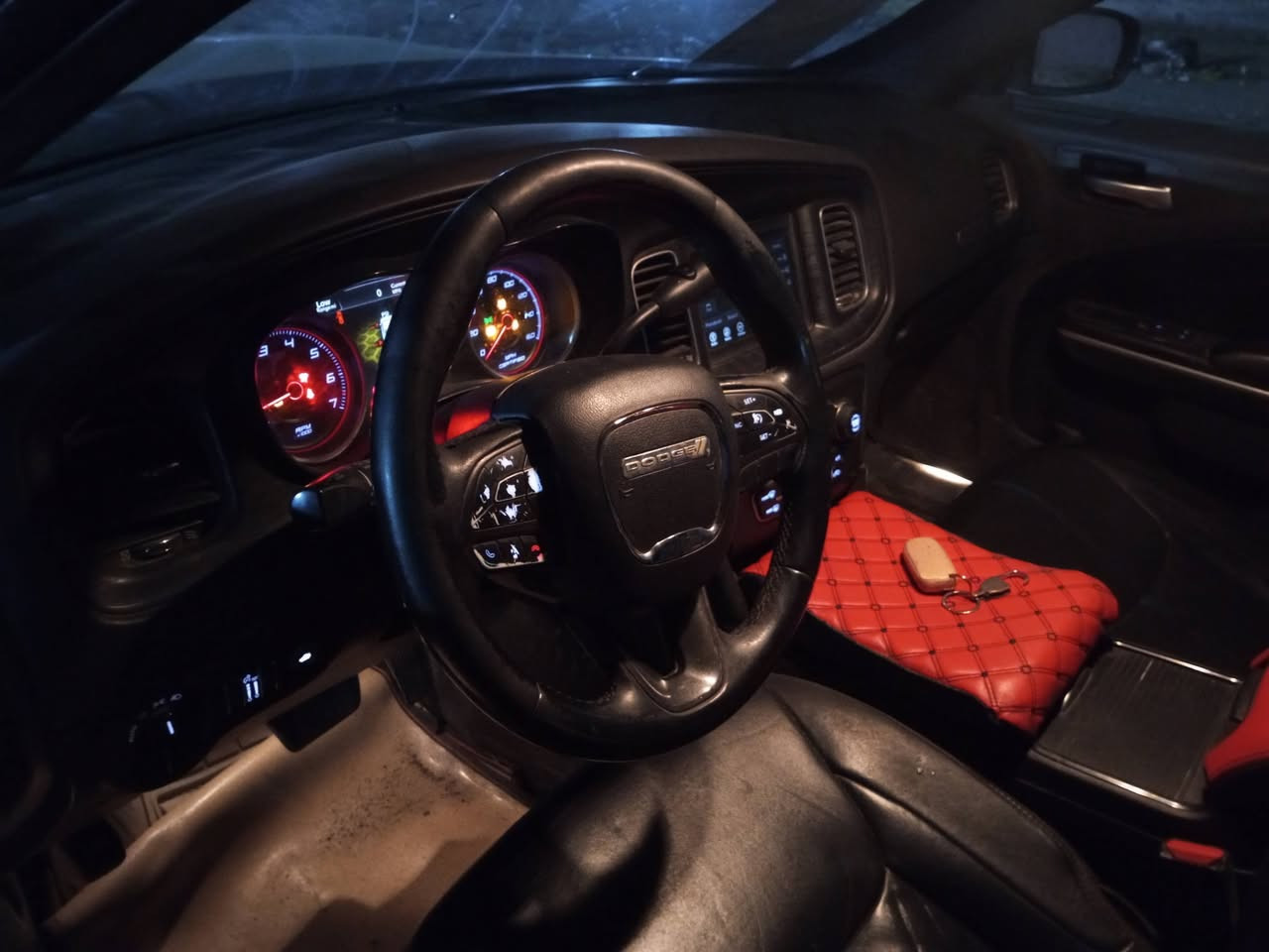 سيارة جارجر موديل 2019 بوليسي مكينه هيمي 5700 منظومه غاز. انسه الاصراف مال بانزين خطها عماره بغداد سيارة حداديه كارتون وكير ومحرك كفاله السيارة نظيفه مابيها كل نقص عوزها بس خيالها.مواصفاتها كدامك 
سعرها 180 وبيها مجال بسيط مكان ميسان 
***********
