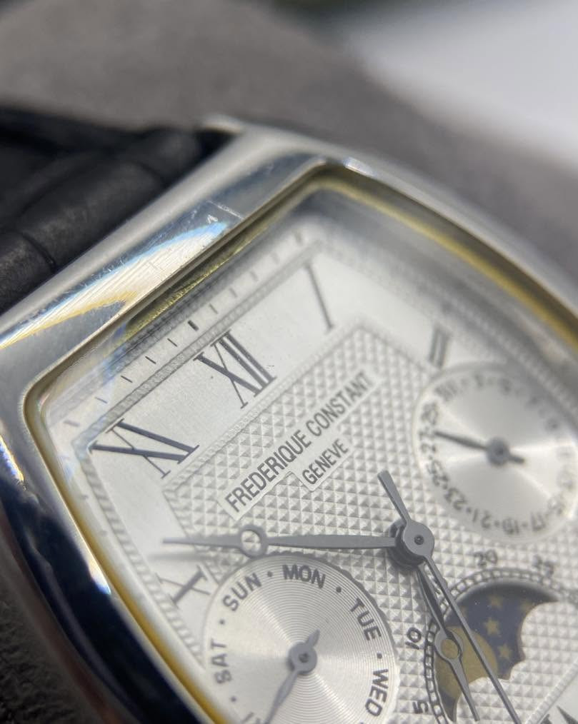 ‏Frederique Constant Geneve
كاملة المُرفقات 
رجالي 
سنتر للتاريخ و ايام الاسبوع و الدورة القمرية للشهر كاملًا 
ابعاد الساعة ٣٠*٣٧ 
اساسية بالكامل 
نظافة جيدة


**إذا كنت صاحب هذا الإعلان وتريد حذفه لأي سبب، رجاءا أرسل رسالة إلى الدعم الفني**