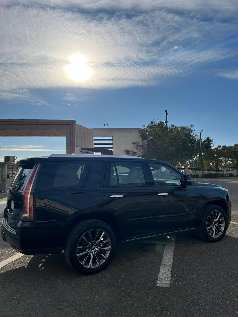 كاديلاك اسكاليد 2020 بلاتينبوم 
بلاك ( خـليـجـي ) ماشيه 98 الف 
مكفوله من الضرر والصبغ رقم بغداد بأسمي 
رقم صاحب سيارة***********
فقط اتصال 

                  
السياره فول 1/1ماكو مجال اذكر المواصفات لان
السياره فول ومعروفه للجنايه 
بدون بارد  ،بدون حتى شخط
دعاميات هم بدون صبغ ،بقية كلها بشرط

محرك كير بشرط مامفتوح 
سيارة  نظيفة كلشي عل بلاد لوك 
باسمي السنوية بشرط تحويل ثاني يوم 
مكان السياره بغداد
