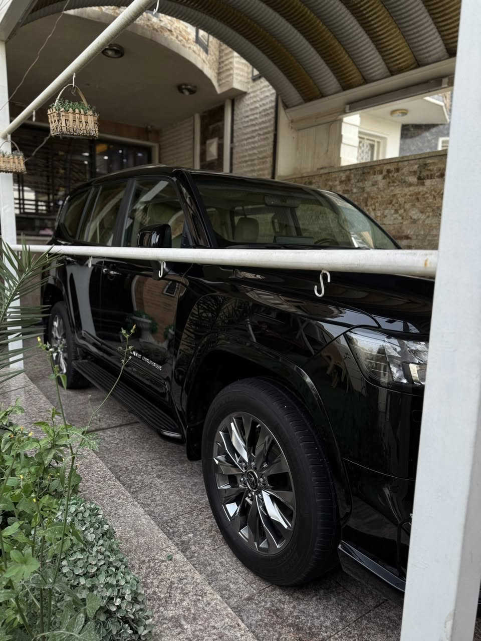 السلام عليكم للبيع لاندكروزر 2024 بريم  رقم أربيل  ماشي 47  الف حقيقي مكينة 4000 تنفس طبيعي 

سيارة مكفولة كفالة عامة من الصبغ الفتح البارد التبديل الخدوش حتى الدعاميات مكفولة من الفتح و الصبغ وبيها سونار موجود 

مواصفات السيارة 5 بصمات فتحة شاحن وايرليس  صندوق خلفي كهرباء كشنات الامامية كهرباء كشنات جلد 7 راكب 3 قطع تبريد  كامرة خلفية مري قلاب حساسات امامية خلفية جانبية تشغيل عن بعد فوريل 3 شاشات اصل مري قلاب مري شفط ثلاجة وباقي المواصفات المعروفة 

السعر 665 وبيها مجال 

مكان السيارة بغداد 

رقم الهاتف ***********
