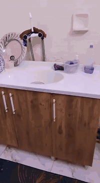 تخم + غرفة نوم + كاونتر
كل هل غراض اخو الجديد السعر 1,200
مليون و200 وبيهن مجال اتصل اذا شراي وتدلل 
***********
