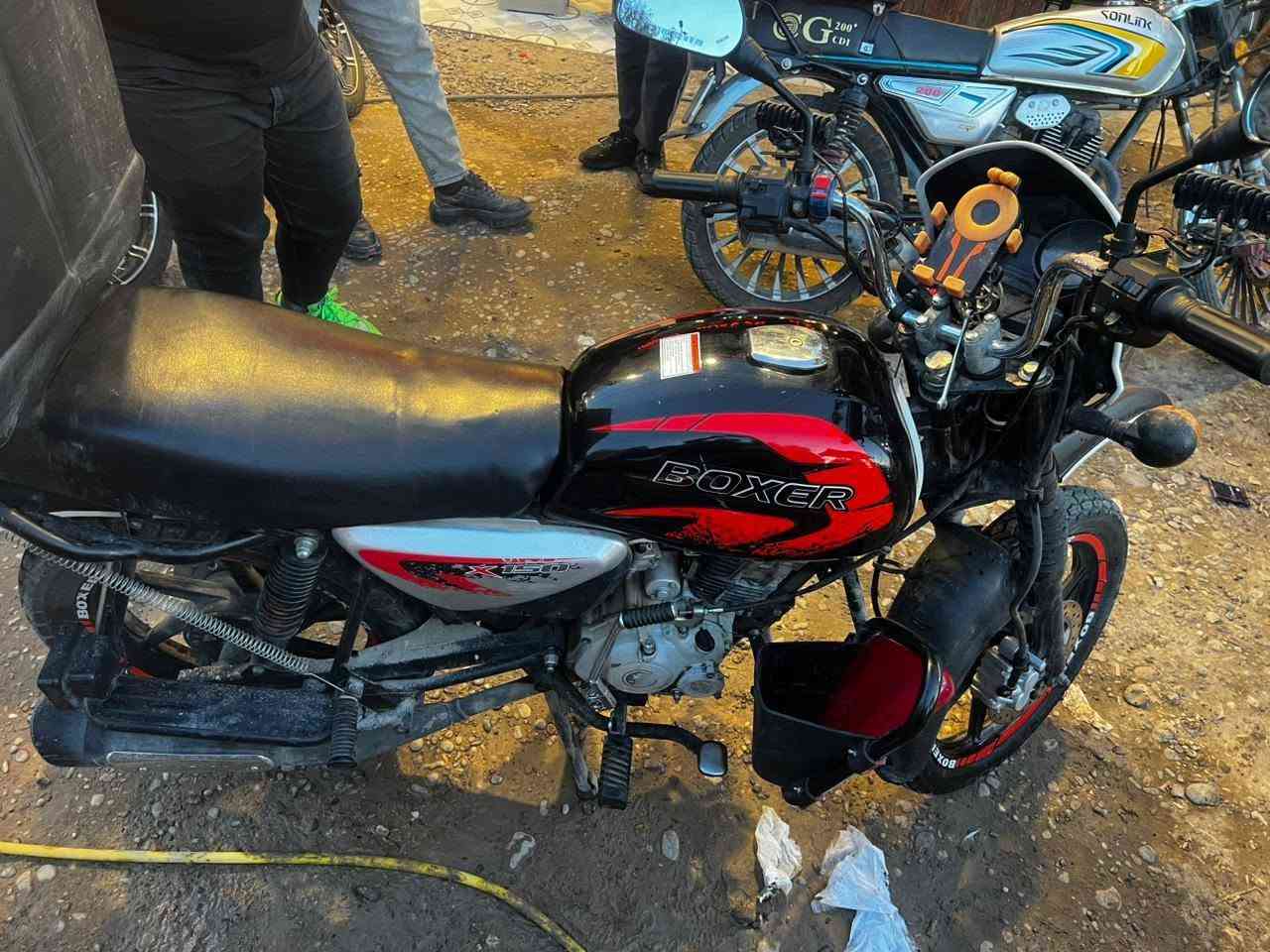 السلام عليكم دراجة بوكسر موديل 23 مرقم باسمي تحويل شوكت متريد دراجة جاهزة بيها نقوصاتة بسيطة السعر 20000 مكاني بغداد
*********** واتساب

