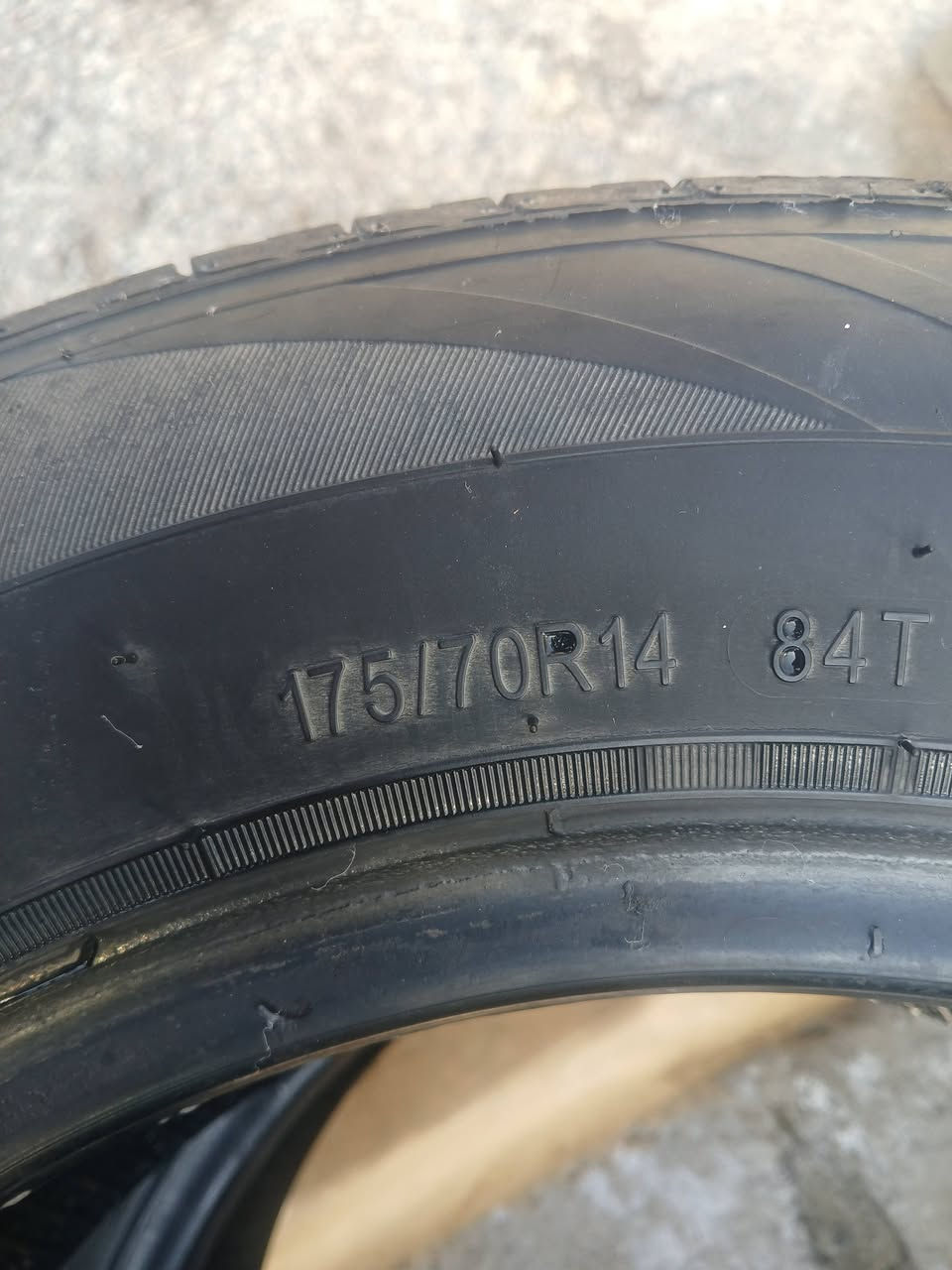 متاح زوج تاير حجم ١٤ وموجود ويل حجم ١٥ مكاني بغداد شراي يتفضل خاص
