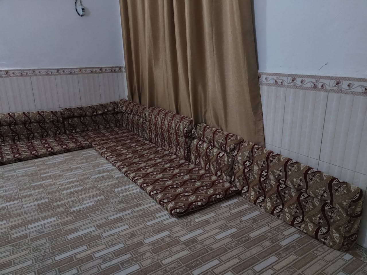 السلام عليكم غراض للبيع الموجودات بالصوره فقط على هذا الرقم الاتصال الرقم على الخاص اذا يريدهن يتواصل وياي‏‪***********‬‏
