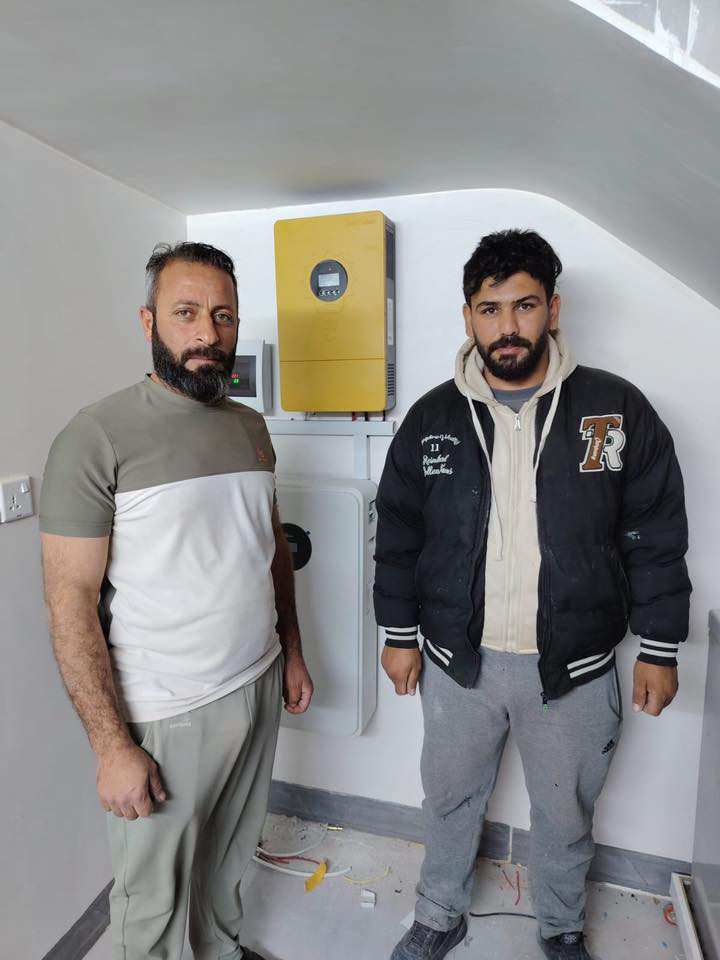 🚨 تخلص من انقطاع الكهرباء نهائياً! 🚨
تم بعون الله تجهيز منظومة طاقة شمسية متكاملة للمواطن:
👤 حسام جمعه حجاب
📍 ناحية الزوية
⚡ مواصفات المنظومة:
🔹 5 ألواح هيستا الأصلية عالية الكفاءة
🔹 بطارية فلستي 10 كيلوواط قوية
🔹 انفرتر 6KM حديث
✅ تشغيل مستقر للكهرباء
✅ توفير كبير في المصروف
✅ أجهزة أصلية مع ضمان حقيقي
✅ تركيب احترافي بإشراف مختصين
💰 الدفع متوفر نقدي أو تقسيط مريح
🏢 شركة المجد للطاقة الشمسية
👤 مدير الشركة: حذيفة البو حسيب
🚚 نخدم جميع محافظات العراق
📞 راسلنا الآن واحجز منظومتك قبل ارتفاع الأسعار!
#الطاقة_الشمسية
#المجد_للطاقة_الشمسية
#تقسيط
#كهرباء_بدون_انقطاع


**إذا كنت صاحب هذا الإعلان وتريد حذفه لأي سبب، رجاءا أرسل رسالة إلى الدعم الفني**