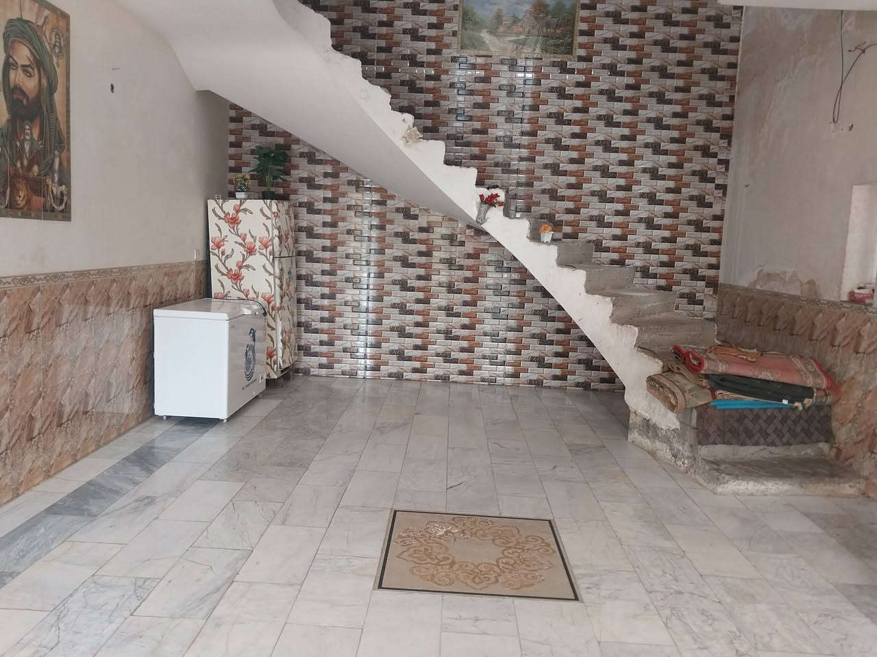 دار للبيع مساحة 300م  زراعي 
منطقة المعامل رضا عويد  قرب  ملعب عكيل
 للستفسار /  ***********
