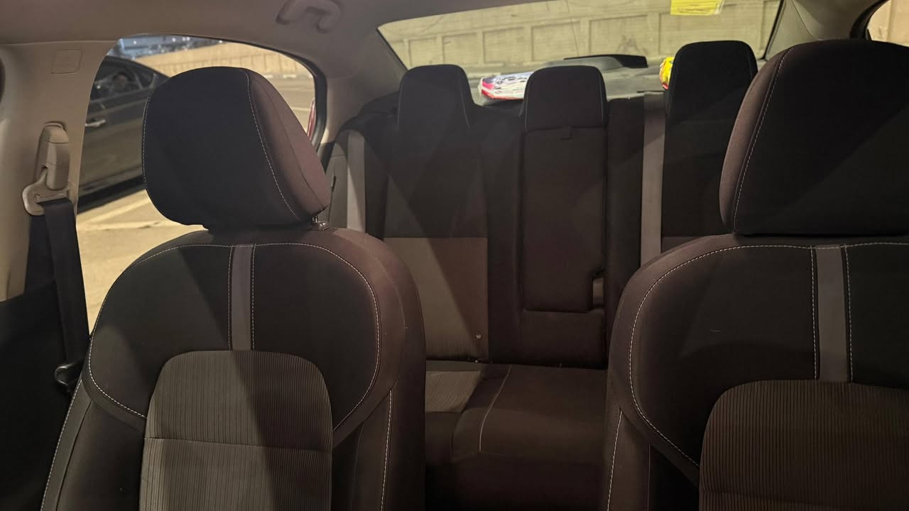 🚗 للبيع نيسان سنترا SV موديل 2021
🔴 اللون: ماروني
📍 المكان: البصرة
تفاصيل السيارة:
رقم معوقين 
الممشى: 56 ألف كم
القير: CVT
الحالة: جيدة جدًا
الحادث الأمريكي : غرق السيارة / بدون صبغ 
استعمال شخصي
مواصفات فئة SV:
✔️ تشغيل بصمة
✔️ زر تشغيل
✔️شاشة وسطية + بلوتوث
✔️ تحكم ستيرن 
✔️ مثبت سرعة
✔️ كاميرا خلفية
✔️ مكيف قوي
✔️ مرايا كهرباء
✔️ قفل مركزي
✔️ وسائد هوائية
✔️ اقتصادية بالبنزين وناعمة بالقيادة
السيارة نظيفة، مريحة + باتري جديد 
💰 السعر: 132 (قابل للتفاوض للجادين فقط)
📩 التواصل: ***********
خاص أو تعليق
