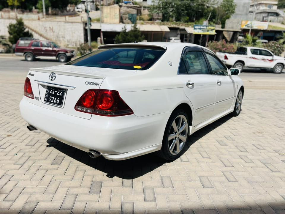 شاهینە مووس 2007
گێڕ کەورە مەکینە بچوک 
ناوڕەش ساج سوور 
سکان حەیزەران .
جڵد هیتەر
بێ دووگەڵ
سێ دووگمە 
ویل نەوتی 
کامل مەسرەف .
ساردوو گەموو بریکی بەسراوە .
تەقەو ڕەقەی نییە .
یەک پارچەبۆیاخی ئەورووپایە
سعری 66گەڵاو مەجال.
***********.
***********سەیسایەق
