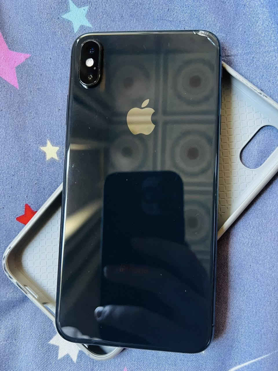 السلام عليكم 
ايفون اكس اس ماكس ذاكرة 64 شرق اوسط جهاز حلو نظيف مبدل شاشة وكالة وفيس ايدي واكف تصليحه بسيط جداً كامرتين شغالات بطارية 79 شحنها حلو السعر 180 الف وبي مجال 
مكاني بغداد البياع رقم الهاتف ***********
