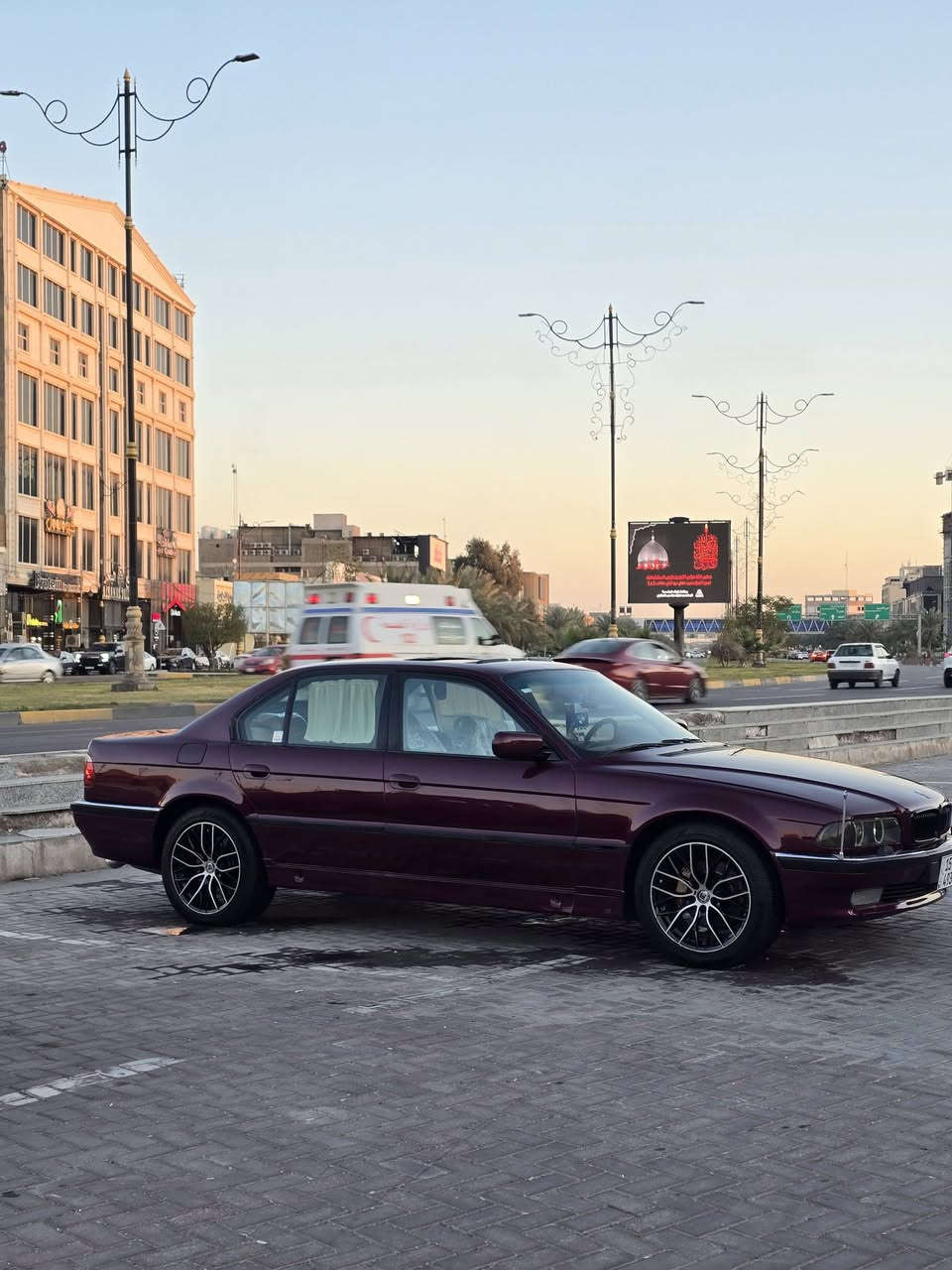 #السلام_عليكم_للبيع
سعر مناسب بلنسبة لنضافتها
 أهل التعديل واللون مميز جايبلكم للون مميز وقطعة نادرة
 بيع او مراوس بأقل واخذ فرق  عندي ضرف محتاج فلوس
🚘 BMW E38 | 740i
صبغ عام اوفر هول الماني
 داخل وخارج درجة اولى 
 عليها  طبقة نانو سيراميك ضمان 5 سنوات 
 1996 أصل
مكينة وگير جاهزات بلاد اصل40
الحدادية: جديدة
رقم أنبار دولي باسمي شخصيا
تحويل مباشر + سنوية لحد 2030
داخل جلد بيجي ملكي
الايرباكات دشبول + درگة + بطاين + شمسيات كلهن سليمات
▫️ سلايت جام بنوراما 
▫️ شاشة كبيرة نظام بلادي
▫️ دبل جام
▫️ غرفة ومواصفات مال 2000
▫️ جنطة شفط
▫️ مري كهرباء 
▫️ سستم صوت كامل عليها 
▫️ سستم ألبينا
▫️ كامرة خلفية دوّارة
▫️ سنتر لوك
▫️ ستيرن كهرباء
▫️ بردة خلفية كهرباء
▫️ 3 أنظمة قيادة
▫️ نظام ترحيب لايت لمضة  ويا السويج
▫️ منضومة زنون وسوارت 
▫️ كشنات أمامي كهرباء 16 حركة 
▫️ تدفئة كشنات
▫️ ويل كب 18 رياضي M5 حديث مميز
▫️  تاير  تخم جديد توني شديتة
▫️ لايت زنون
▫️ كشافات زنون
▫️ بك لايت LED
▫️ تبريد خلفي
▫️ حساسات خلفية
السيارة متعوب عليها مال جناي مكاني السيارة: كربلاء المقدسة
 ***********
        ***********
 السعر علق تم بالتعليقات ويجيك رد 
بسبب نفوس ضعيفة ماكتبت سعر بدون كسران رجائاً
