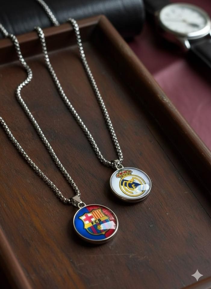 نحن نضع بين يديك مجموعتنا الحصرية من إكسسوارات الشعر والحلي، المصممة بعناية لتناسب أرقى الأذواق وتواكب الموضة العالمية.البيع بالدرزن فقط مع التوصيل لجميع المحافظات للحجز ارسل رسالة او اتصل *********** واتساب
