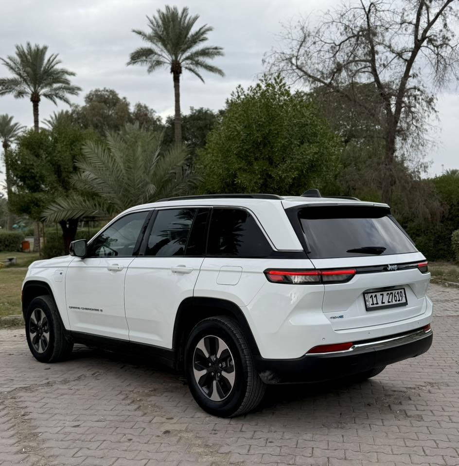 السلام عليكم
جيب ( هايبرد )
موديل : 2024 
ماشية : 20 الف 
المواصفات 
بانوراما 
بصمة 
تشغيل عن بعد 
تحكم ستيرن جهتين 
كروز سرعة 
شفتات ستيرن 
شاشة ديجيتال 
كاميرا 
رادارات 
قيادة ذاتية 
تحديد مسار 
توقف ذاتي 
صندوك كهرباء 
 قطعتين تبريد 
كشنات كهرباء 2 
كشنات تدفئه 
ذاكرة خزن ميموري 
ويل كب كروم 
 شاحن موبايل 
لايت زنون 
بلوجكتور لد 
لد امامي 
حساسات 
فور ويل 4x4 
مكينة 4 سلند  
 (2000 توربو + هايبرد + شحن ) 
(رقم بغداد الجديد مشروع وطني بأسمي )
السعر : 288 وبيها مجال بسيط 
الحادث : ربع جاملغ + ربع بنيد . مبدلات نفس الون . بدون اي ايرباك 
( صور الحادث مرفقة + السونار )
العنوان : بغداد الكاظمية قرب مرور الكاظمية معارض جكوك معرض آلرحمن . 
للأستفسار 
عبدالرحمن 
 ***********
 ***********
