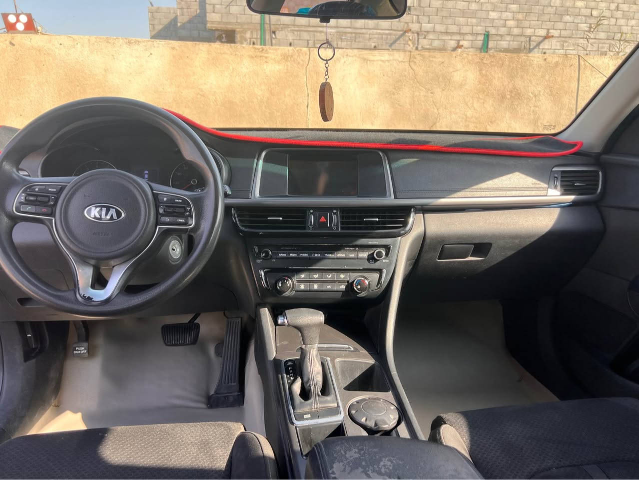 كيا اوبتيما 2018  وارد امريكي  محرك 2400 السياره بدون حادث سرقه دعاميه اماميه وبنيد ولايتات وموجوده صورها استخدام شخصي كير محرك مكفول مامفتوح والبدي الباقي كله مكفول من الصبغ والضربه، تبريد.  تخم تاير ، تحكمات ،اشاره بلمري ، نقطه عمياء ،كاميره خلفيه بلاد . السياره رقمها بصره انكليزي جديد ب اسمي *********** البصرة, العراق
