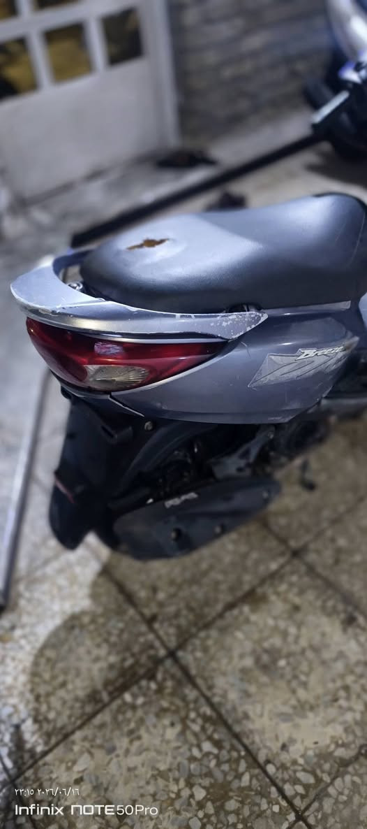 سلام عليكم دراجه بريز للبيع
نازله رمبه صار لها 7 اشهر دراجه ما مفتوحه كلشي شغال سلف لايت امامي وخلفي ما مبدل اي شي بيها جيب فيتر وتعال افحص بس كفر امامي ابدله الك بواحد تفصيخ بلادي اذا تريد 
السعر 700وبيها مجال لطيبن اتصل واتساب ***********
