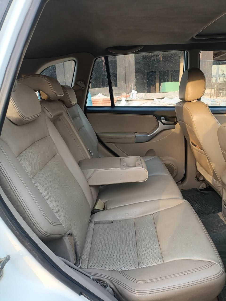 السلام عليكم
للبيع: تيكو ٣موديل 2018 🚗
رقم بغداد

المواصفات:
🔹 الموديل: 2018
🔹 اللون: ابيض
🔹 المسافة المقطوعة: ١٧٧.٠٠٠ كم
🔹 ناقل الحركة: أوتوماتيك ميكانيكي 
🔹 نوع الوقود: بنزين +غاز
🔹 سعة المحرك: 2.0 لتر
المميزات:
✨ مكيف ممتاز وتبريد قوي
✨ شاشة عرض اندرويد + نظام صوتي
✨ كاميرا خلفية
✨ سنتر لوك + نوافذ كهرباء+ كشنات جلد 
✨ اشاير بلمري 
حالة السيارة:
✔️ استخدام شخصي
✔️ محرك امبدله قبل شهر حاويه 
✔️ لا تحتاج أي مصاريف حدادية جديدة وتايرات جديدة بيها جاملغ امامي جهه السايق + اباب خلفي عكس السايق مبدل نفس اللون .

💰 السعر المطلوب: 87.000 دولار (قابل للتفاوض بالمعقول + مراوس ماكو مشكله 
📍 الموقع: بغداد – السيديه 
📞 رقم الهاتف: ***********
واتساب متوفر
