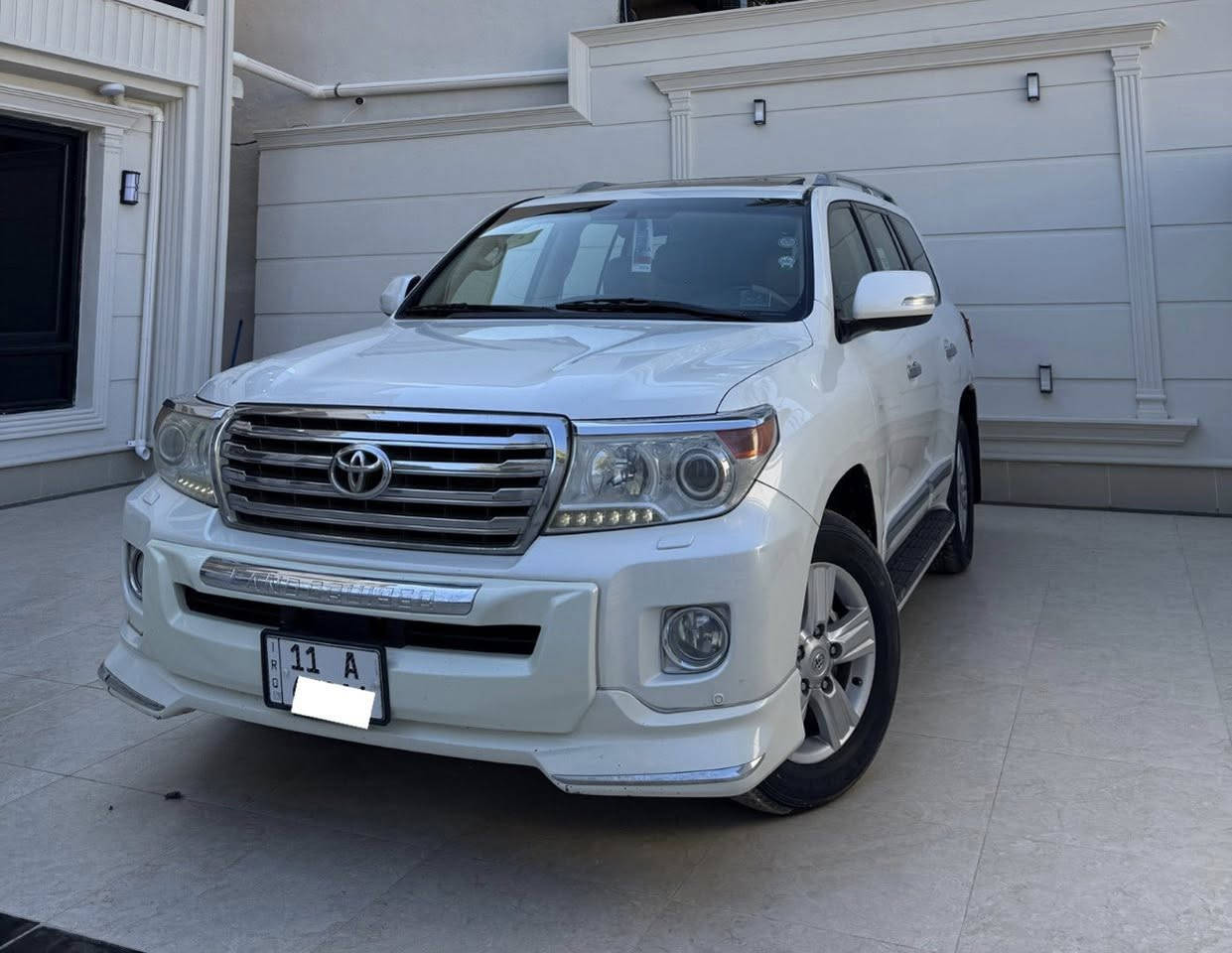 السلام عليكم اخوان
لاندكروز 2012 بريم اصلي مكفوله من الصبغ 

رقم بغداد بسمي تحويل مباشر 

المواصفات فول 1/1 

سياره كلش حلوه وجديده وجاهزه من كل النواحي 

للأستفسار ***********
