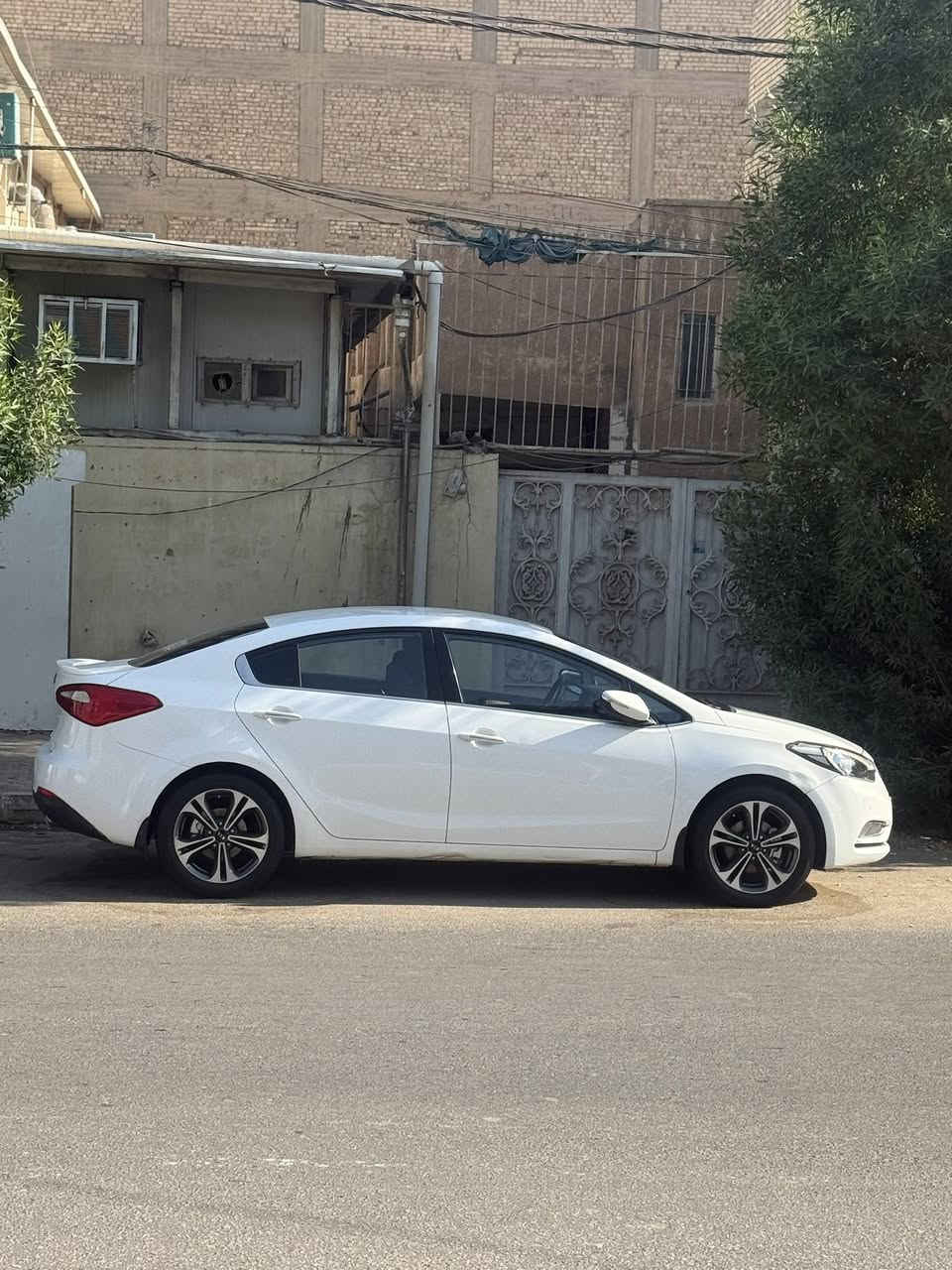 سلام عليكم سيراتو 2014 كفاله عامه ماعده بيها بارد خفيف كلش السياره احلا من الصوره ماشيه160الف كير محرك مكفولات تبريد ثلج نص فول لد نهاري لد خلفي خمسه ويل كب شفتات رياضي 3 انضمة قياده تخم تاير جديد شاشة اعطال شاشه البلادي لمس وكامره خلفيه عنواني نجف كوفه *********** السعر خاص المو شراي لا يتصل
