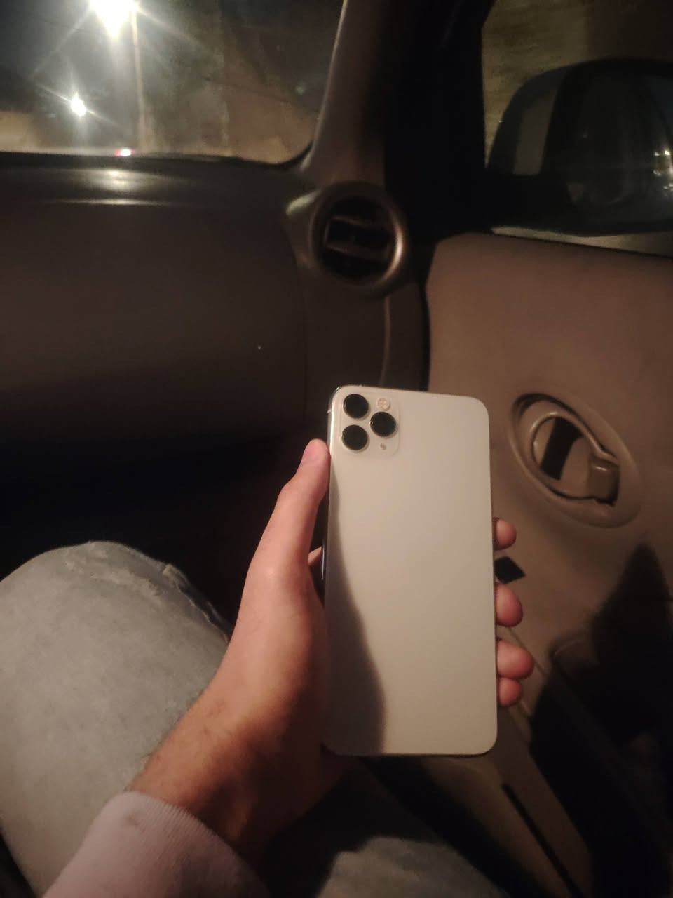 ايفون 11 برو ماكس بدل شاشه متوسطه باقي كفاله بطاريه 73 ذاكره 512 سعر 225 شراي اتصل***********

