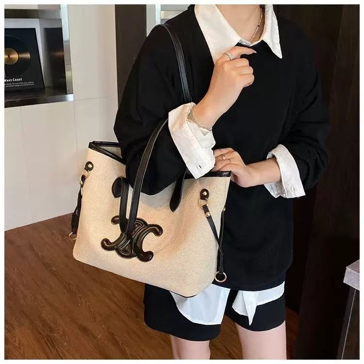 #جديد Zara 💥
حقائب نسائية أنيقة بألوان مميزه 
أسعار مناسبه وكوالتي عالي

متوفر توصيل داخل الصويرة فقط 🚚
للحجز دايركت او واتساب 📤 
*********** 

زورونا ونورونا 💕
📍 الصويرة – حي المعلمين – قرب تنزيلات حمودي
