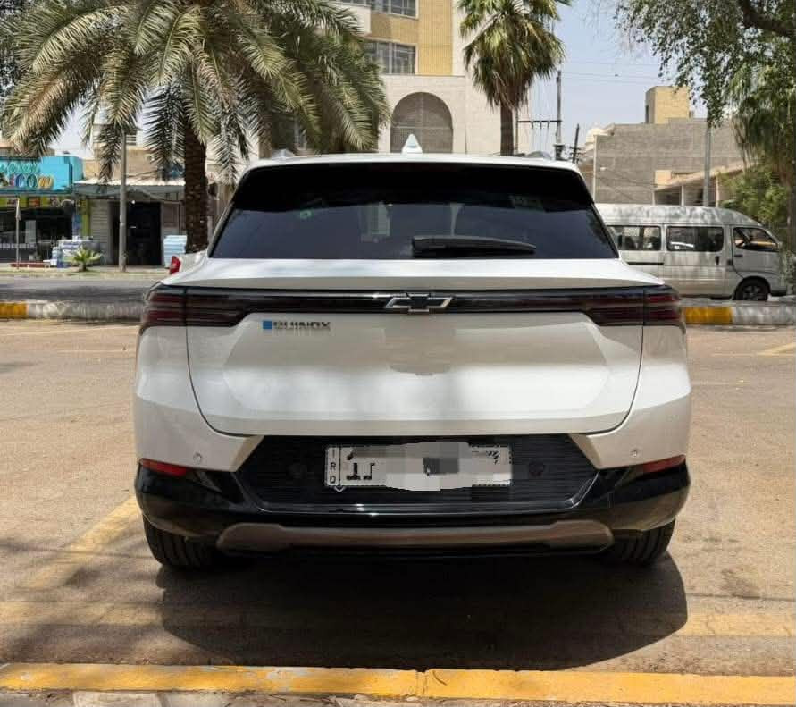 السلام عليكم 
🚗 للبيع: شوفرليت إكوينوكس كهرباء  ⚡️ 2024 (Chevrolet Equinox EV)
📍 الموقع: بغداد
🎨 اللون: أبيض
📅 الموديل: 2024📏 
الممشى: 12.250 كم (قابل للزيادة)
🔋 المدى بالشحنةالواحدة : 572 كم
✨ المواصفات:
• شاشة كبيرة + نظام ملاحة (GPS)
• كاميرات 360 + حساسات أمامية وخلفية
• رادارات (أمامي / جانبي / خلفي) + نقطة عمياء
 ⁠• نظام مانع تصادم + تصحيح مسار + مثبت سرعه +Auto Park .
• كراسي جلد(تدفئة + تبريد) + كرسي كهرباء + جنطة كهرباء 
• ستيرن متعدد التحكم + تدفئة
• تشغيل بصمة + دخول ذكي+تبريد قطعتين
• أوامر صوتية + بلوتوث + Type-C
• إضاءة LED كاملة
• 4 أنظمة قيادة
• تشغيل عن بعد
والكثير من المواصفات
⚠️ ملاحظة: حادث بسيط جداً بدون فتح إيرباگ وبدون تبديل وصور الحادث موجوده 
اي استفسار عن السعر 
اتصل على الرقم *********** متوفر واتس اب              
او اتفضل خاص وتدلل🙏🏻
