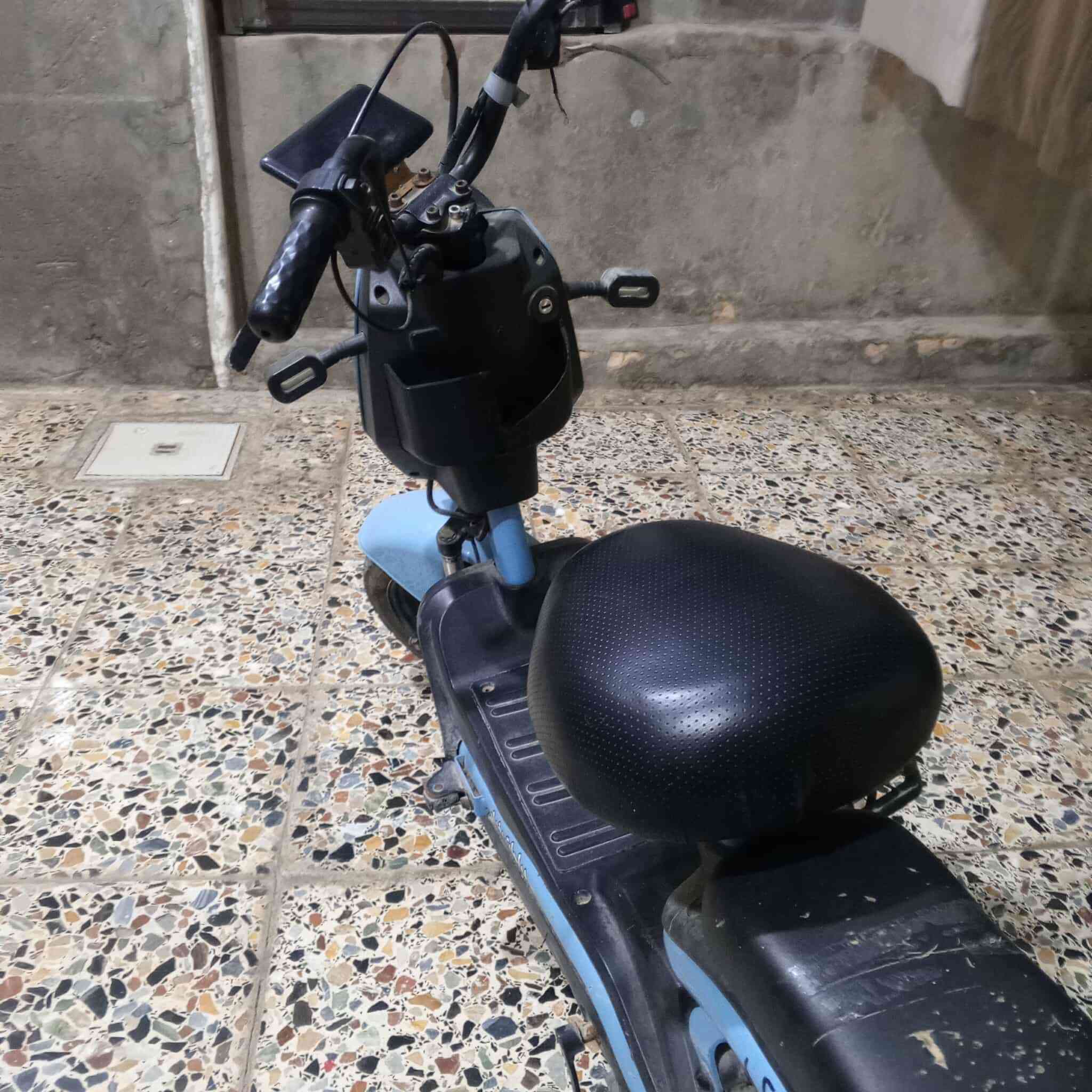 بايسكل شحن للبيع جاهز كل نقص مابيه حجم 14 بطاريات صار ثلاث اشهر من شديتهن وبحاله جيده جدا 
سعر 200 وبي مجال للشراي 
العنوان كوت حي الحكيم 
للاستفسار الاتصال على الرقم ***********
