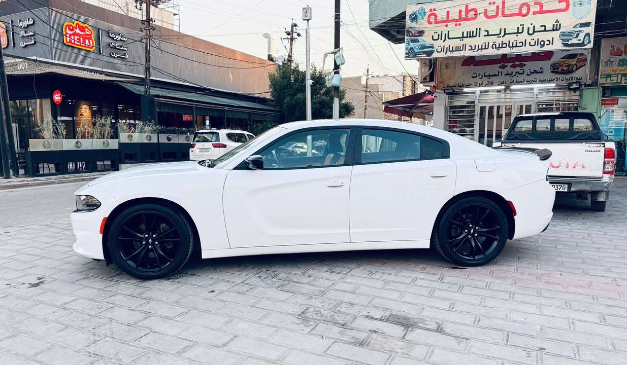 السلام عليكم
دوج جارجر 2018  خليجي رقم بغداد خصوصي  مميز 
ماشيه 115000
السعر. 24000$

المواصفات
سلايت
كشنات جلد + تدفئه 
بصمه
شاشه
كامره دوراه
لايتات LED زرع 

* صبغ داعميه خلفيه + ربع الاماميه

السياره بيها تخم تاير جديد وكولشي مناقصها

‭0772 227 7993
***********
