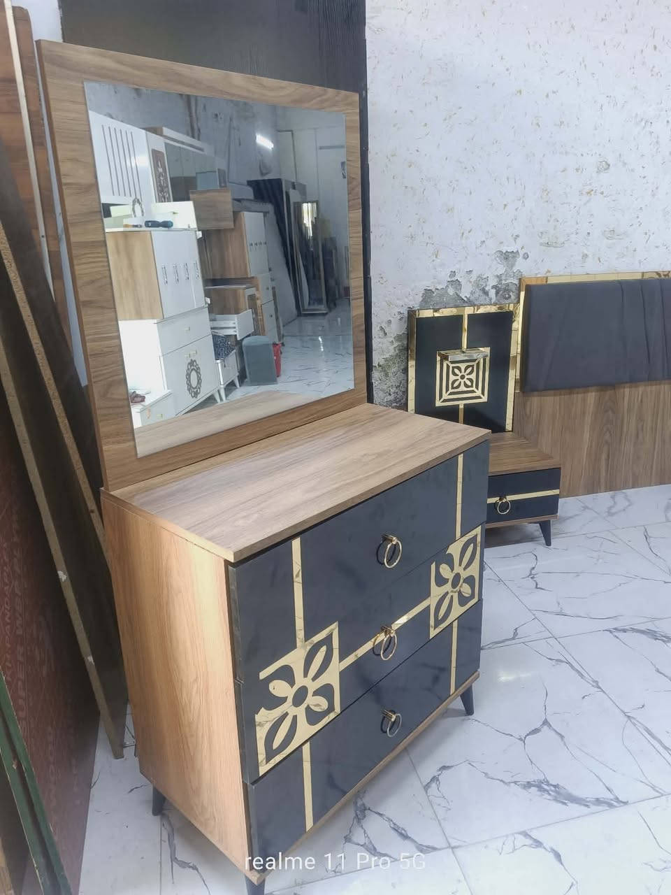 غرفة تركي 5قطع نظام ابواب ❤ ✨
نظافة 95 / 100 ❤✨ 
السعر 450 مع الشد 🪛ونقل 🚙
داخل بغداد متوفر توصيل لجميع المحافظات 🇮🇶


**إذا كنت صاحب هذا الإعلان وتريد حذفه لأي سبب، رجاءا أرسل رسالة إلى الدعم الفني**