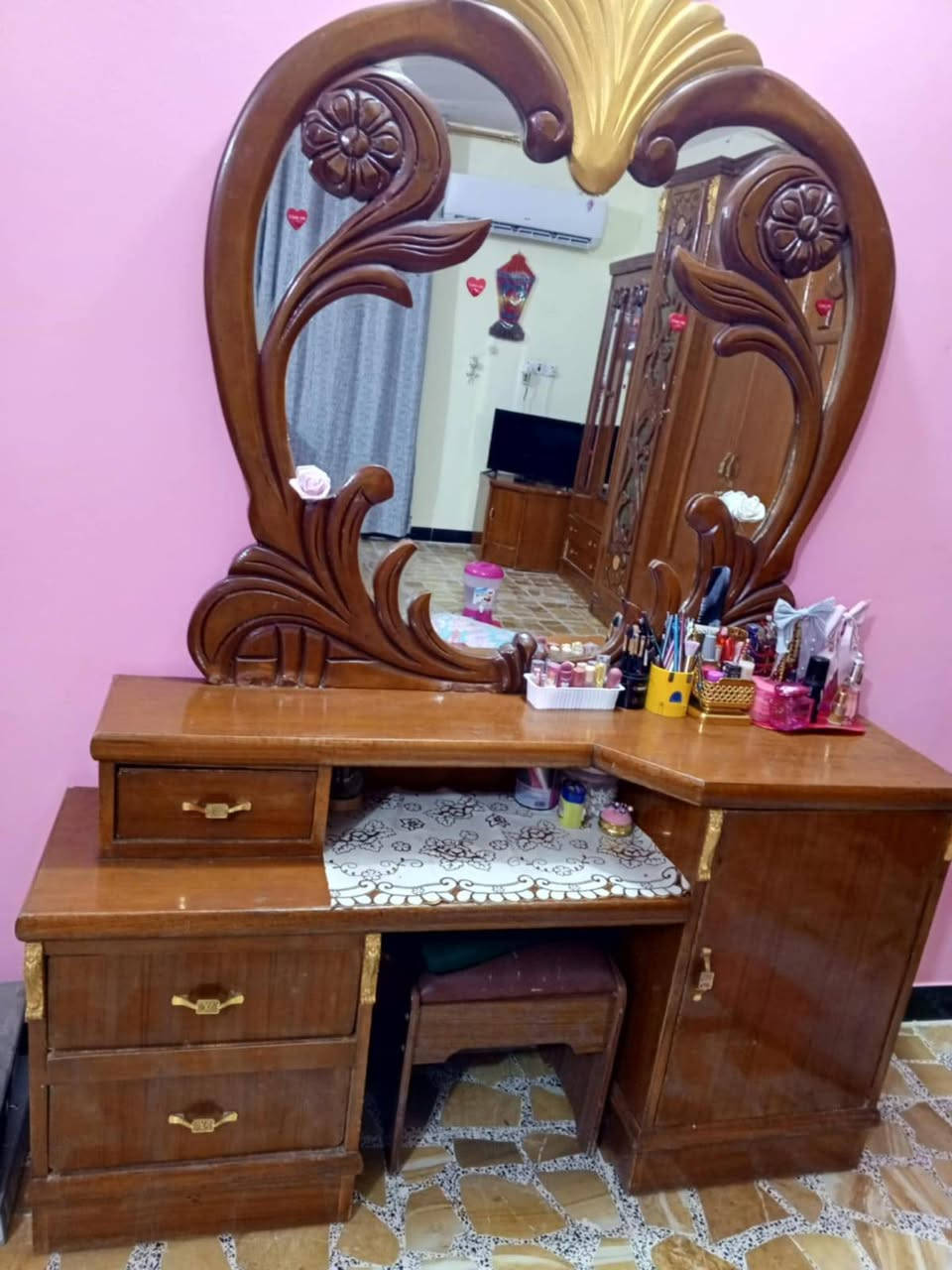 للبيع غرفه نوم صاج حطاطه 
السعر ٥٥٠ بيه مجال 
للاستفسار على 
***********
