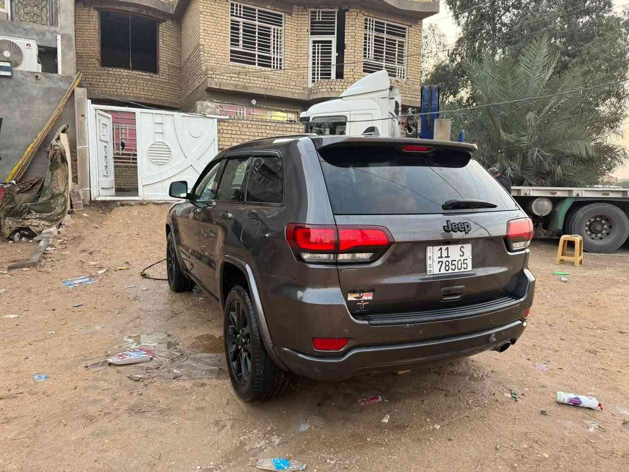 جيب  شيروكي مكفوله بيهه بس بنيد موديل 21 رقم بغداد بسمي تحويل مباشر سعر 205 وبيعه مجال للشراي ***********
