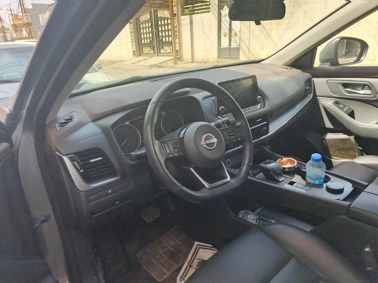 نيسان روج2022 تيربو 
فول مواصفات  SV plas
بنوراما 
ضرر فقط دعاميه خلفيه وتعدلت نفسها اصليه كلين تايتل
لا ايرباك لا شاصي لا لغد لا صبغ 
تبريد تدفئه 
وكشنات ستيرن  تدفئه 
لداخل جلد 
بصمه اربع ابواب 
بردات خلفيه 
رادار امامي خلفي جانبي نقطة عمياء 
كاميرا حساسات خلفيه 
تحديد مسار 
تحذير من إჂ̤ اصطدام رادار تصادم 
رقم شمالي بأسمي تحويل مباشر وارد امريكي  مكان موصل ساحل الأيسر *********** ***********
السعر ١٨٥ بي مجال بسيط
